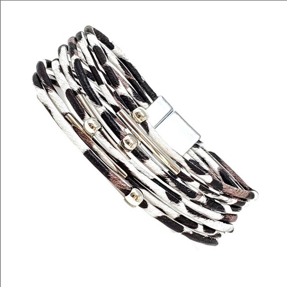 Leopard Print magnetic clasp bracelet - Picture 2 of 8